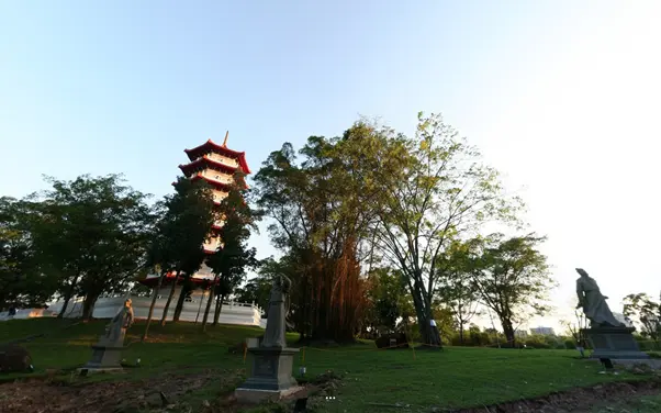 Chinese Garden Singapore: Ru Yun T'a (7-Storey Pagoda) Vicinity Pano 2 (360 Pano)