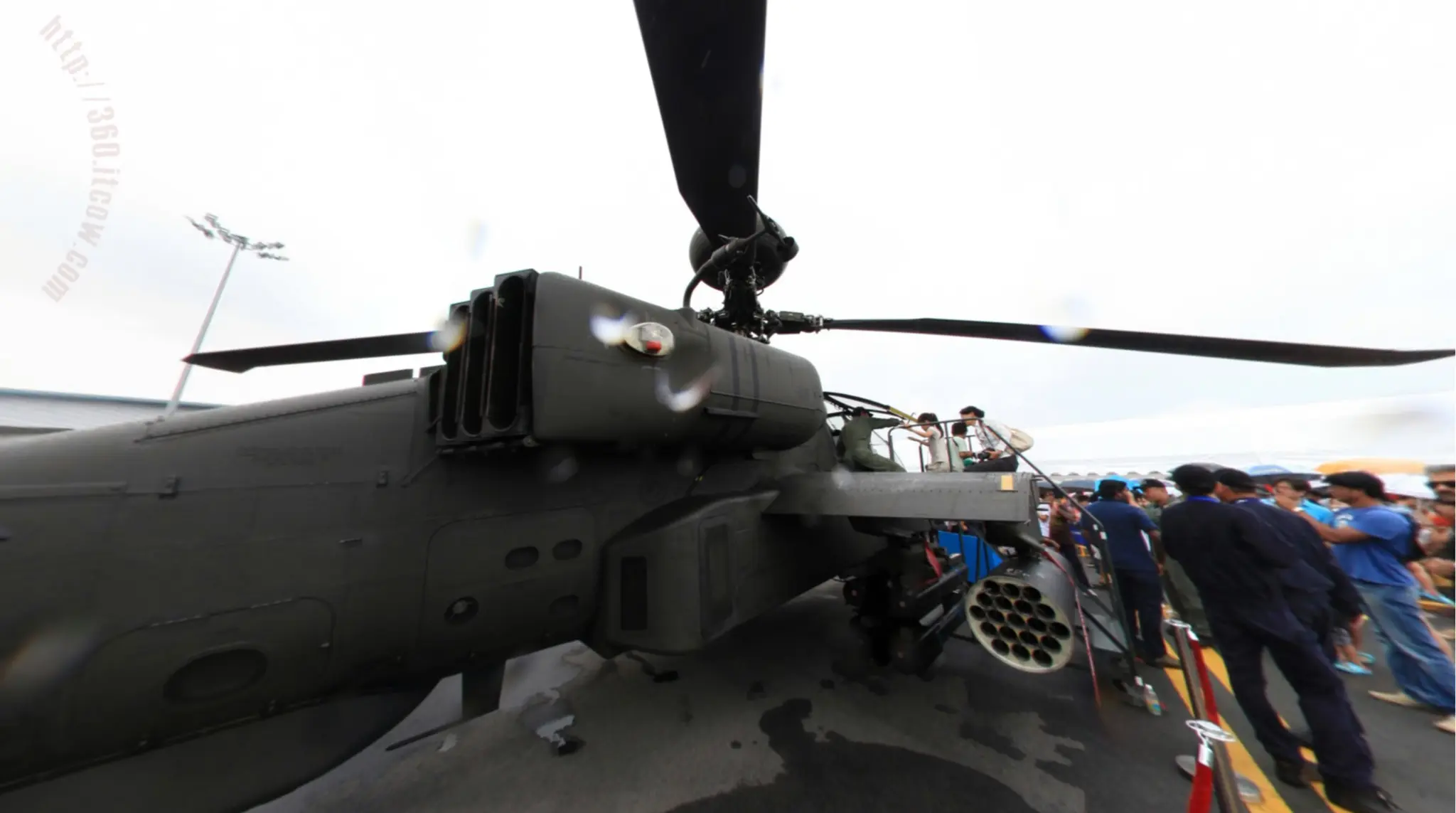 Singapore Air Show 2012: Apache Helicoptors (360 Pano)